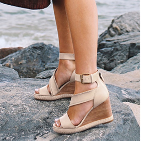 riviana feather wedge